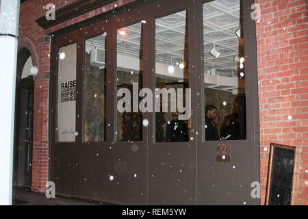 New York, NY - 17 janvier : (extérieur) à un cocktail organisé par Donna Karan et Victoria Webb hôte à Boutique Zen urbain le Jeudi, Janvier 17, Banque D'Images