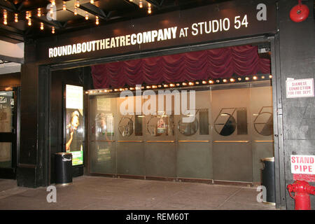 New York, NY - 14 avril : (extérieur) à l'occasion d'une soirée de comédie et musique présenté par Charles Grodin au Studio 54 le lundi 14 avril 2008 à New York, NY Banque D'Images