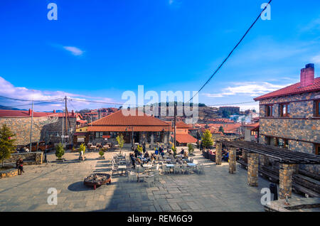 Agios Athanasios est un magnifique village de montagne, situé à côté de l'un des meilleurs centres de ski de kaimaktsalan Grèce. Banque D'Images