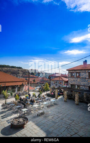 Agios Athanasios est un magnifique village de montagne, situé à côté de l'un des meilleurs centres de ski de kaimaktsalan Grèce. Banque D'Images