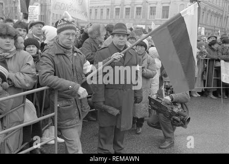 Moscou, URSS - 7 novembre 1990 : rallye organisé par l'Association de Moscou des électeurs, la Russie démocratique et mouvement de la plate-forme démocratique sans UCA. La plupart des slogans contre le régime soviétique. Banque D'Images