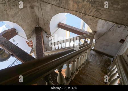 Escaliers dans le clocher de la cathédrale de l'Épiphanie en russe monastère orthodoxe de l'Nilo-Stolobenskaya Pustyn, Leeds, oblast de Tver, Ru Banque D'Images