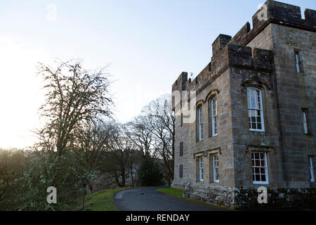 Château de Kielder dans le Northumberland, en Angleterre. Le château du xviiie siècle se trouve à l'intérieur de la plus grande forêt de l'Angleterre. Banque D'Images