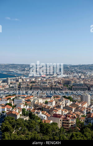 Marseille (sud-est de la France) : vue panoramique de la ville avec le Vieux Port, le port de commerce et la côte Banque D'Images