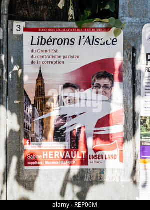 STRASBOURG, FRANCE - JUN 10, 2017 : publicité affiches politiques des élections législatives françaises de 2017 élections législatives françaises de terre partie UNser Banque D'Images