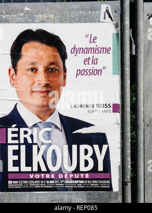 STRASBOURG, FRANCE - JUN 10, 2017 : publicité affiches politiques des élections législatives françaises de 2017 élections législatives françaises de Erik Elkouby Banque D'Images