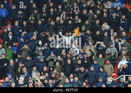 19 janvier 2019, Bet 365 Stadium, Stoke-on-Trent, Angleterre ; Sky Bet Championship, Stoke City vs Leeds United ; Leeds fans chanter avant de kickoff Crédit : Mark Cosgrove/News Images images Ligue de football anglais sont soumis à licence DataCo Banque D'Images