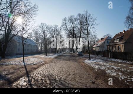 Hobrechtsfelde, Allemagne. Le 08 février, 2015. Vue sur le village. Hobrechtsfelde Depuis le 1er janvier 2010, le Hobrechtsfeldes bâtiments résidentiels ont appartenu à la Bremer Höhe coopérative basée à Berlin-Prenzlauer Berg, qui a acheté l'ensemble du village pour 900 000 euros. Credit : Jörg Carstensen/dpa/Alamy Live News Banque D'Images