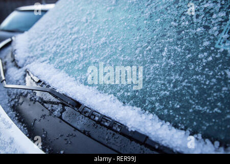 Kidderminster, UK. 22 janvier, 2019. UK : Météo Tempête grêlon dans Worcestershire. Véhicules une dose de grêlon à travers le pare-brise. Credit : Lee Hudson/Alamy Live News Banque D'Images