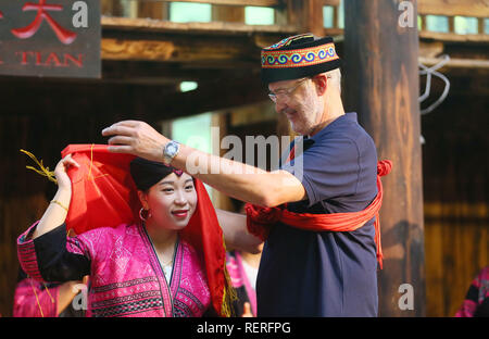 Guangxi, Yunnan, Chine. 23 Jan, 2019. Guangxi, Chine - Le Village de Huangluo Yao groupe ethnique minoritaire, situé dans le Guangxi, est surnommé "Village de long cheveux' parce qu'il y a plus de 60 villageois de femmes aux cheveux longs de 1,4 mètres. La moyenne de la longueur des cheveux des villageois est femelle 1,7 mètres et le plus long cheveux atteignent 2,1 mètres. C'est une tradition que les villageois locaux garder leurs cheveux longs. Crédit : SIPA Asie/ZUMA/Alamy Fil Live News Banque D'Images