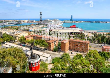 Avec le téléphérique, télécabine rouge Telefèric Telefèric de Montjuïc et Torre de San Sebastià, Barcelone, Catalogne, Espagne Banque D'Images