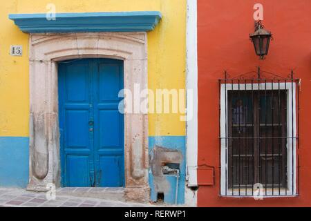 Portes et fenêtres, ville historique de Guanajuato, UNESCO World Heritage Site, Province de Guanajuato, Mexique Banque D'Images