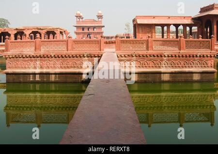 Abdar Khana et le bâtiment de l'eau, bassin Bouzeghoub Talao UNESCO World Heritage Site, Fatehpur Sikri, Uttar Pradesh, Inde Banque D'Images