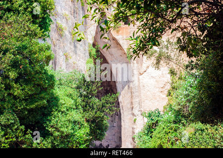 L'Oreille de Denys grotte calcaire (Orecchio di Dionisio) avec une rare acoustique - Syracuse, Sicile, Italie Banque D'Images