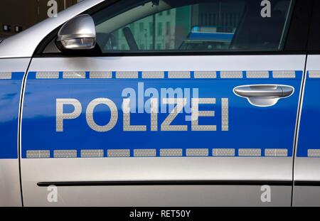 Nouvelle voiture de police bleue pour la police de Rhénanie du Nord, Düsseldorf, Rhénanie du Nord-Westphalie Banque D'Images