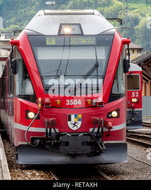 Train Bernina Express - Rhatische Bahn - Suisse Banque D'Images