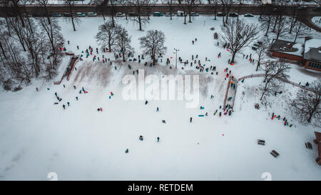 Les enfants de traîneau à Chicago via Drone Banque D'Images