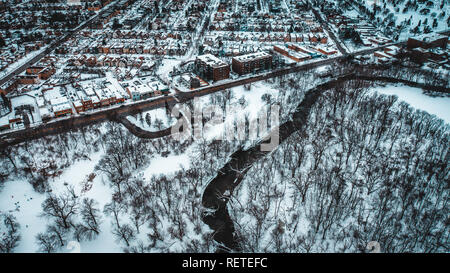 Rivière gelée à Chicago via Drone Banque D'Images