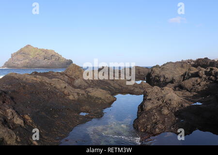 El Caleton piscines naturelles formées à partir de coulées de lave de Tenerife, Îles Canaries Banque D'Images