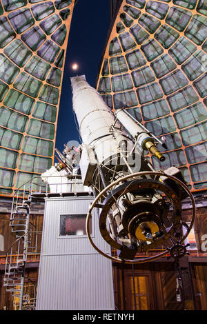 19 mai 2018 San Jose / CA / USA - l'historique 36 pouces Shane telescope à l'Observatoire Lick, Mount Hamilton prêt pour l'affichage du ciel nocturne ; San Jose, s Banque D'Images