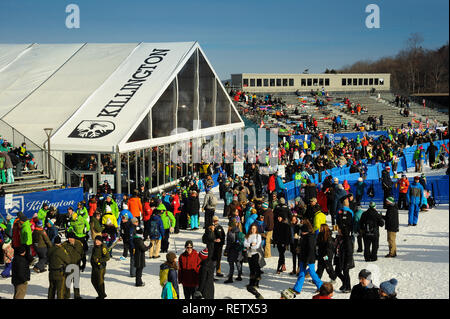 KILLINGTON, USA - Le 24 novembre : une vue générale de Festival Village et personnes au cours de l'AUDI FIS Coupe du Monde de Ski le slalom géant féminin. Banque D'Images