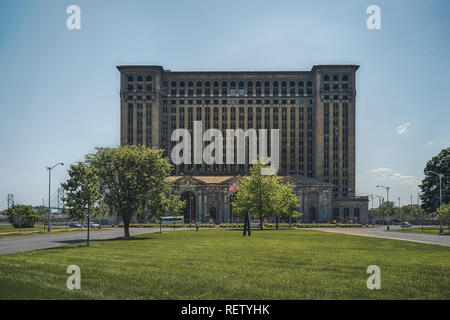 Detroit, Michigan, United States - Octobre 2018 : une vue de l'ancien bâtiment de la Gare centrale du Michigan à Detroit, qui a servi comme un important dépôt de fer Banque D'Images