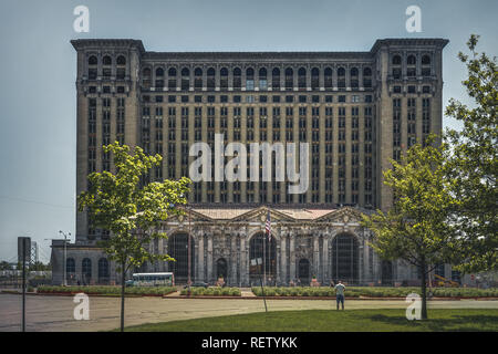 Detroit, Michigan, United States - Octobre 2018 : une vue de l'ancien bâtiment de la Gare centrale du Michigan à Detroit, qui a servi comme un important dépôt de fer Banque D'Images