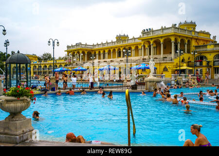 Voyage nostalgique à Budapest, thermal Széchenyi, Hongrie Banque D'Images