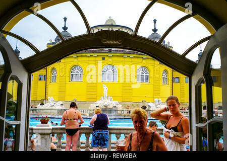 Voyage nostalgique à Budapest, thermal Széchenyi, Hongrie Banque D'Images