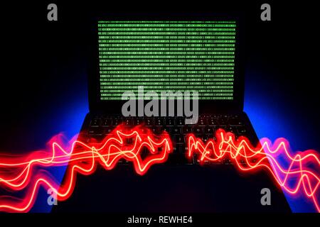 Ordinateur portable, image symbolique, la cybercriminalité, la criminalité informatique, pirate informatique, sécurité des données, Allemagne Banque D'Images