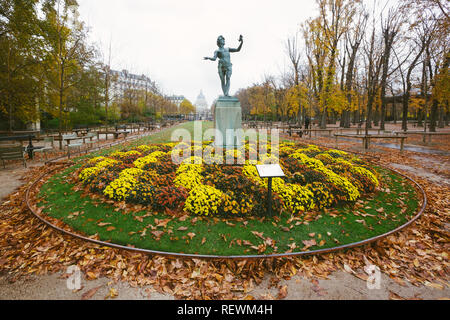 Paris (France) - L'Acteur Grec statue par le Baron de l'intérieur bourgeois le Jardin du Luxembourg Banque D'Images