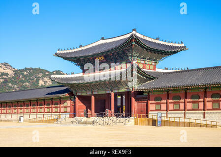 Heungnyemun, deuxième porte intérieure du Palais Gyeongbok Banque D'Images