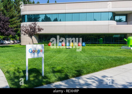 Le 23 août 2017 sur la montagne/CA/USA - Google signer en face de l'un des bâtiments situés dans le principal campus de Google, Silicon Valley Banque D'Images