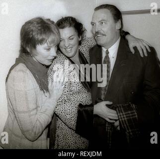 Shirley Maclaine, Tyne Daly et Stacy Keach sans date Photo de John Barrett/PHOTOlink /MediaPunch Banque D'Images