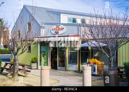 11 janvier 2018 Sunnyvale / CA / USA - C.J. Cerises Olson store vendant des produits locaux, South San Francisco bay area Banque D'Images