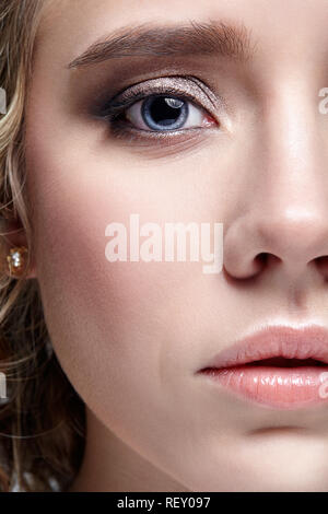 Libre shot des droits de visage de femme. Femme avec expression triste dans les yeux. Banque D'Images