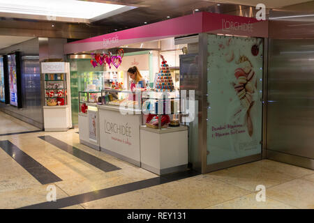 L'Orchidee macaron et gâteaux stand, Canary Wharf, London Banque D'Images