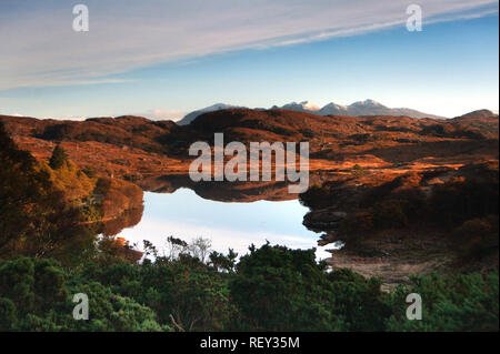 Loch Culag avec vue sur Quinag, Assynt, Highlands écossais Banque D'Images