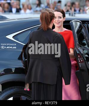 Venise, Italie - 29 août, 2018 : Claire Foy, marche le tapis rouge de l'avant du "premier homme" au Festival du Film de Venise (Ph : Mickael Chavet) Banque D'Images