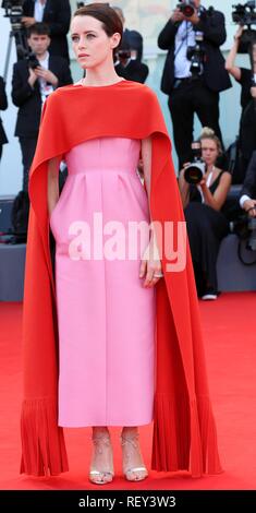 Venise, Italie - 29 août, 2018 : Claire Foy, marche le tapis rouge de l'avant du "premier homme" au Festival du Film de Venise (Ph : Mickael Chavet) Banque D'Images