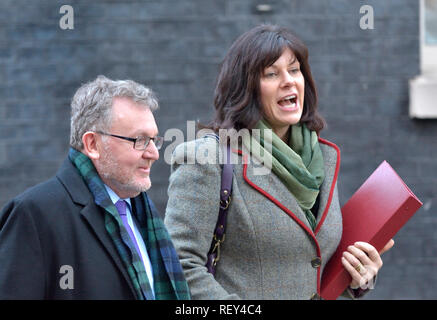 David Mundell député (Con : Dumfriesshire, Clydesdale et Tweeddale) Secrétaire d'État pour l'Écosse et Claire Perry MP (Con : Devizes) Ministre d'État f Banque D'Images