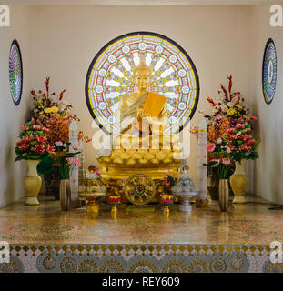 Belle et paisible Bouddha à Wat Pha Kaew Sorn en Thaïlande, Phetchabun Banque D'Images