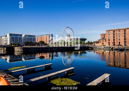 L'Oeil de Liverpool et de l'Echo Arena Liverpool Albert Dock, Banque D'Images