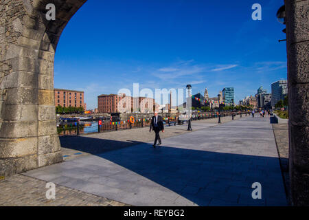 Vue de l'Albert Dock et Pier Head, Liverpool Banque D'Images