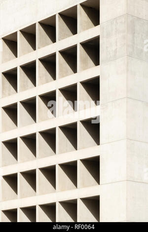 La façade de béton de la Bankia siège à Grenade, Espagne. (Photo crédit : Gonzales Photo - Paul Crudge). Banque D'Images