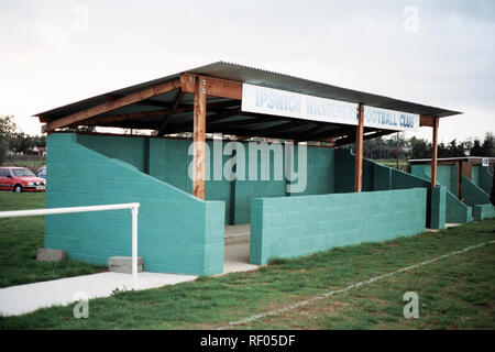 La tribune principale à Ipswich Wanderers FC Terrain de football, Humberdoucy Humberdoucy Sports Centre, Lane, St Andrews Rushmere, Ipswich, Suffolk, en photo o Banque D'Images