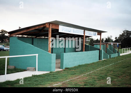 La tribune principale à Ipswich Wanderers FC Terrain de football, Humberdoucy Humberdoucy Sports Centre, Lane, St Andrews Rushmere, Ipswich, Suffolk, en photo o Banque D'Images