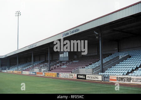 Vue générale de Scunthorpe United FC, terrain de football, Rue Glanford Park, Scunthorpe, South Humberside, photographié le 17 juillet 1991 Banque D'Images