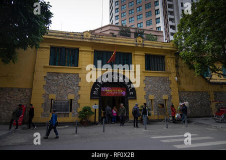 Porte d'entrée à la prison de Hanoi Hilton, la Prison Hoa Lo Memorial à Hanoi, Vietnam. Banque D'Images