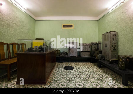 La D67 Siège de la guerre pour l'armée vietnamienne du nord à Hanoi, Vietnam. Chambre à l'abri souterrain. Banque D'Images